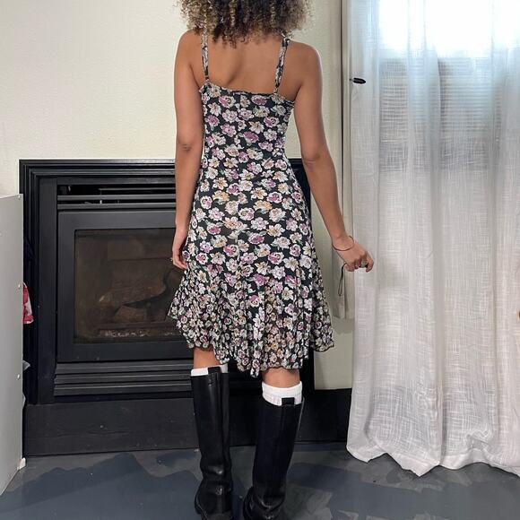 Vintage gray & pink floral lace trimmed rom com midi dress with ruffle hem XS/S - Picture 2 of 12